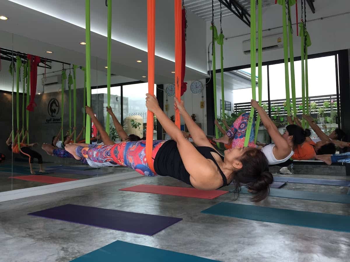 ต้นรัก โยคะ